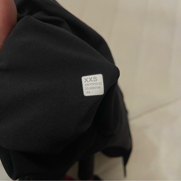 New! Lululemon Stretch Woven Relaxed-Fit High-Rise Short 4" Black 2315 - Picture 4 of 13